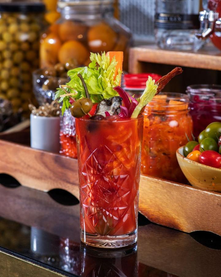 Qt Queenstown Exteriör bild A Bloody Caesar