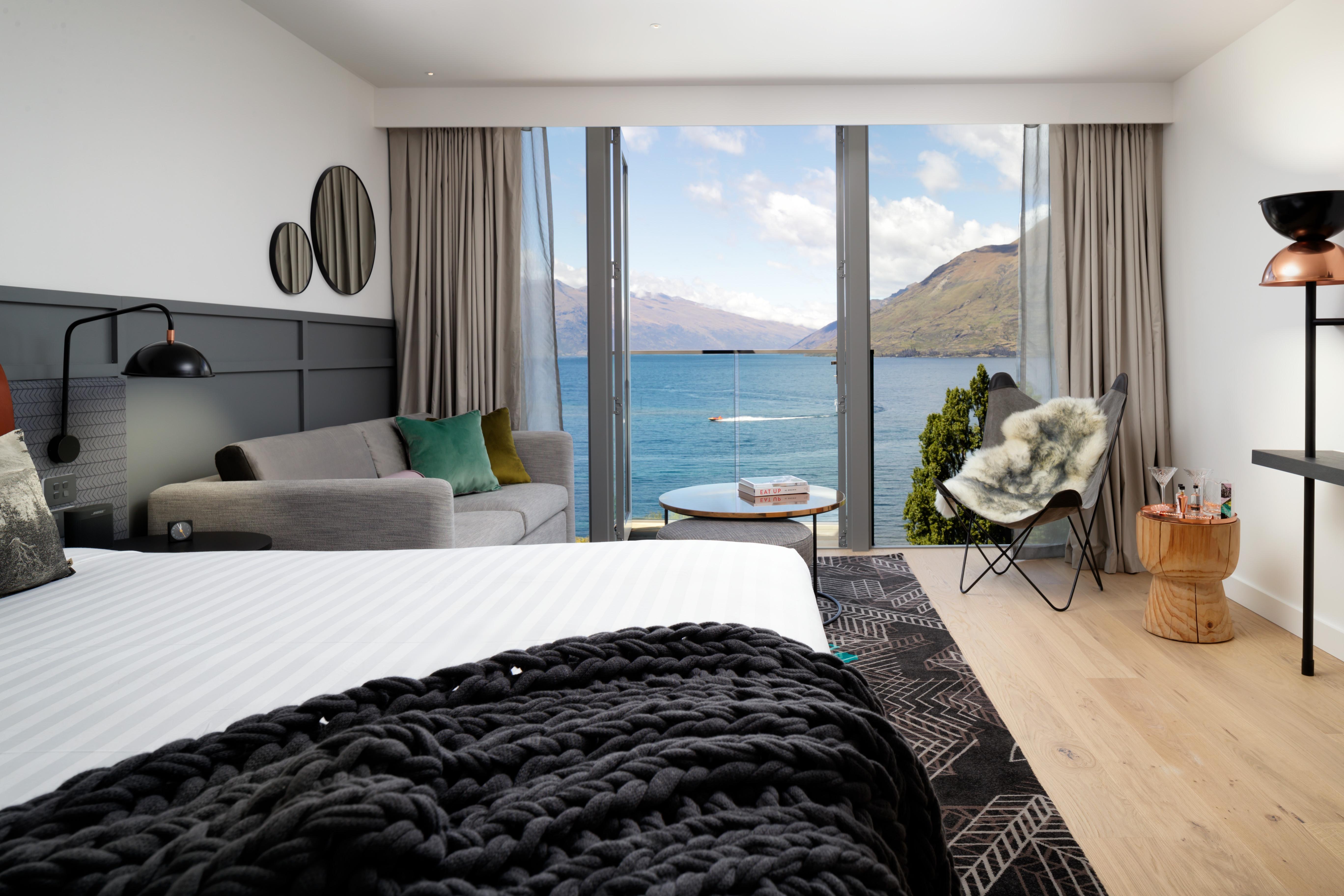 Qt Queenstown Exteriör bild The hotel's Lakefront Suite