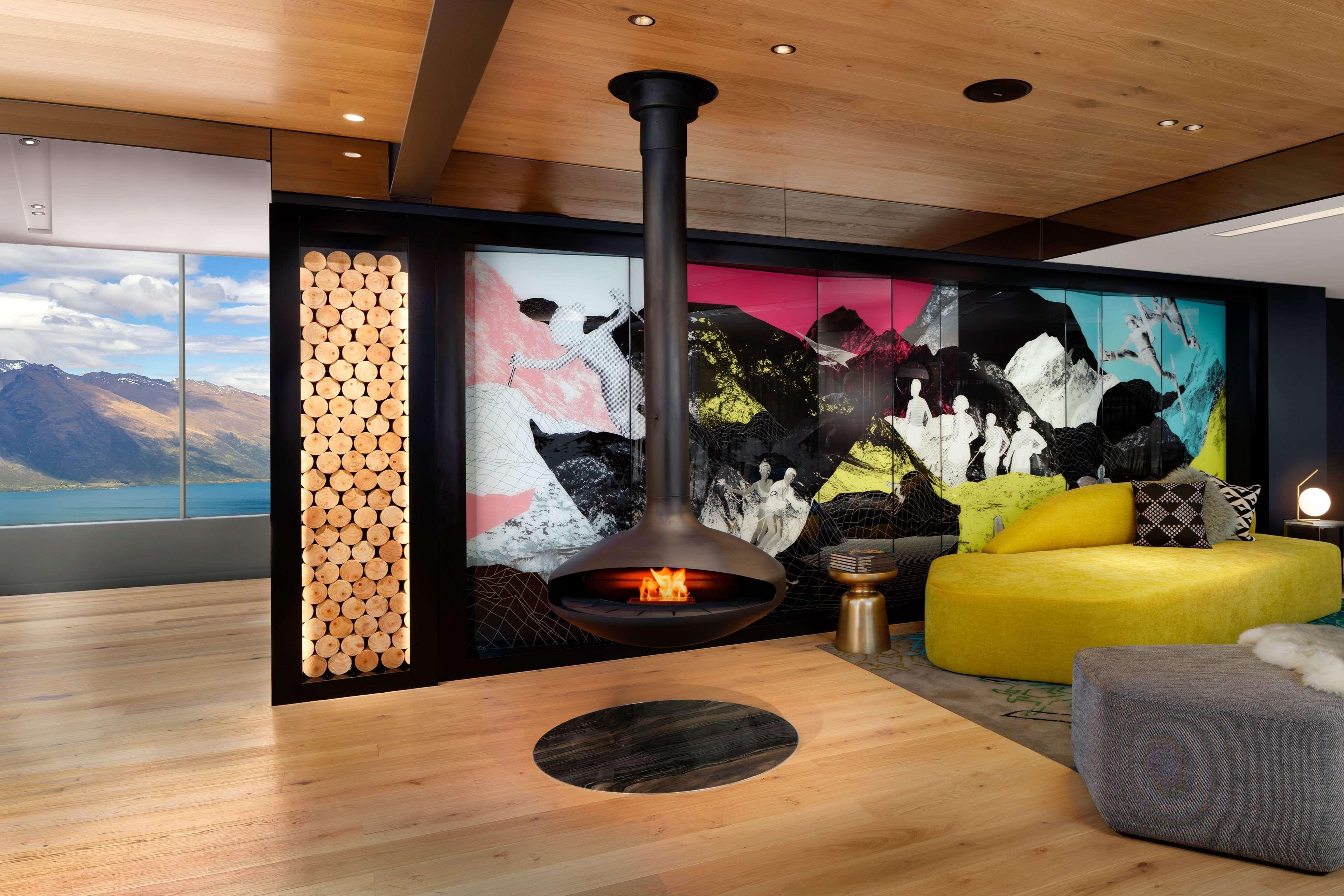 Qt Queenstown Exteriör bild A suspended fireplace