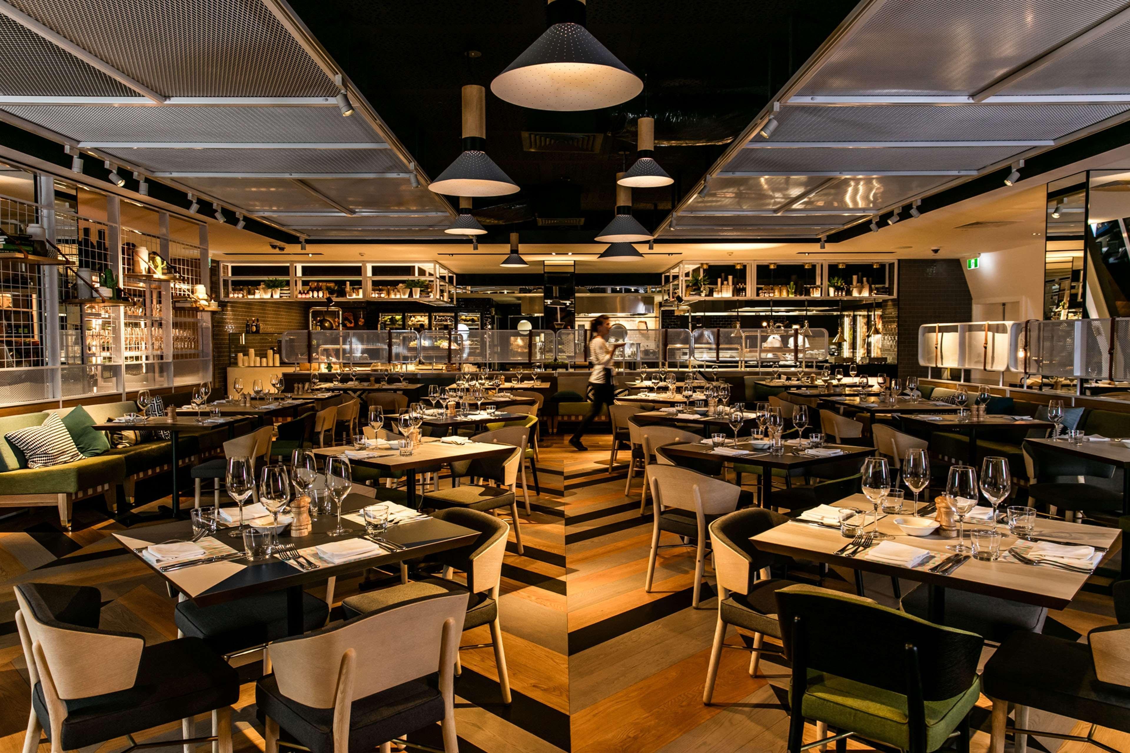 Qt Queenstown Exteriör bild Interior of the restaurant