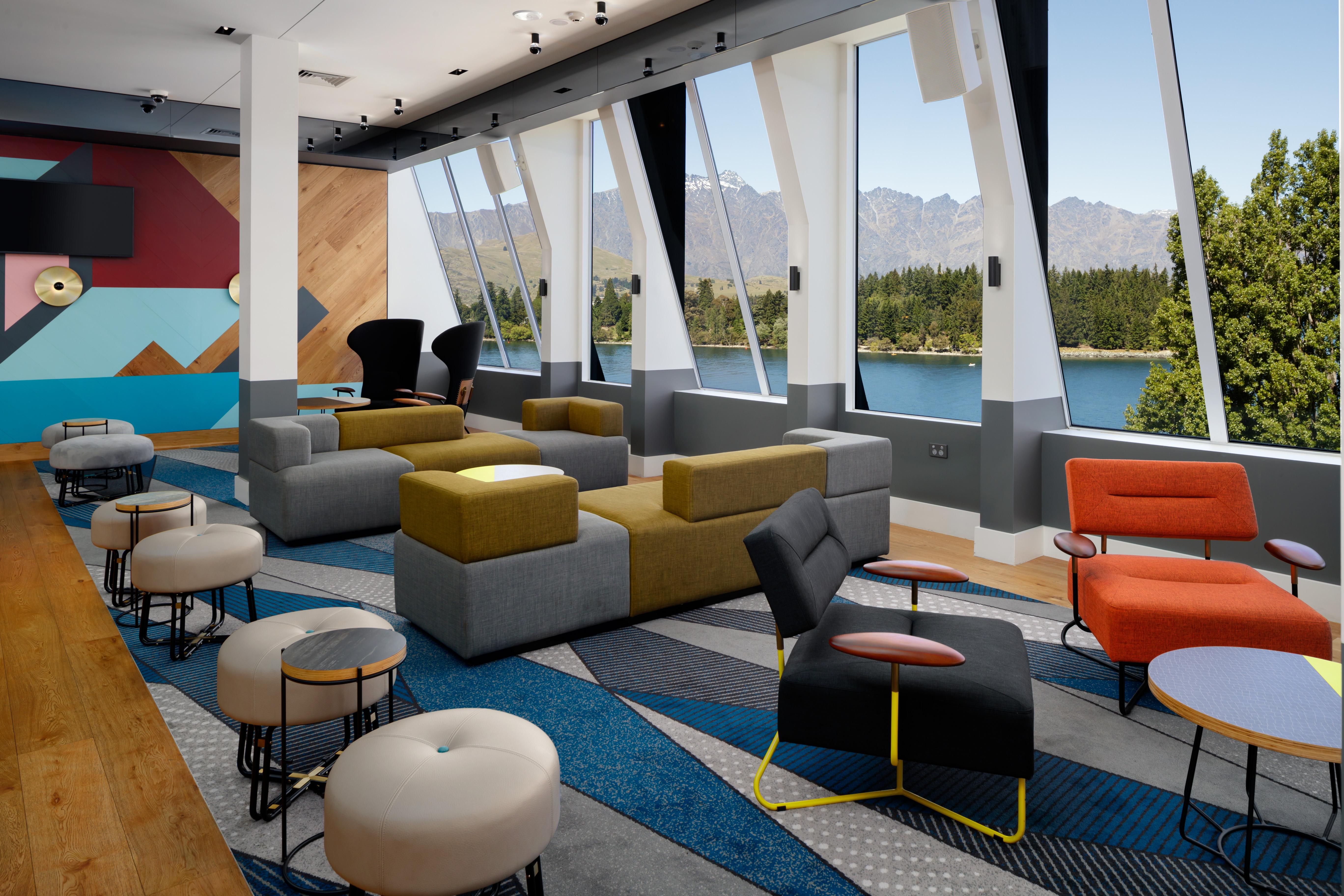 Qt Queenstown Exteriör bild The lounge at Queenstown Airport