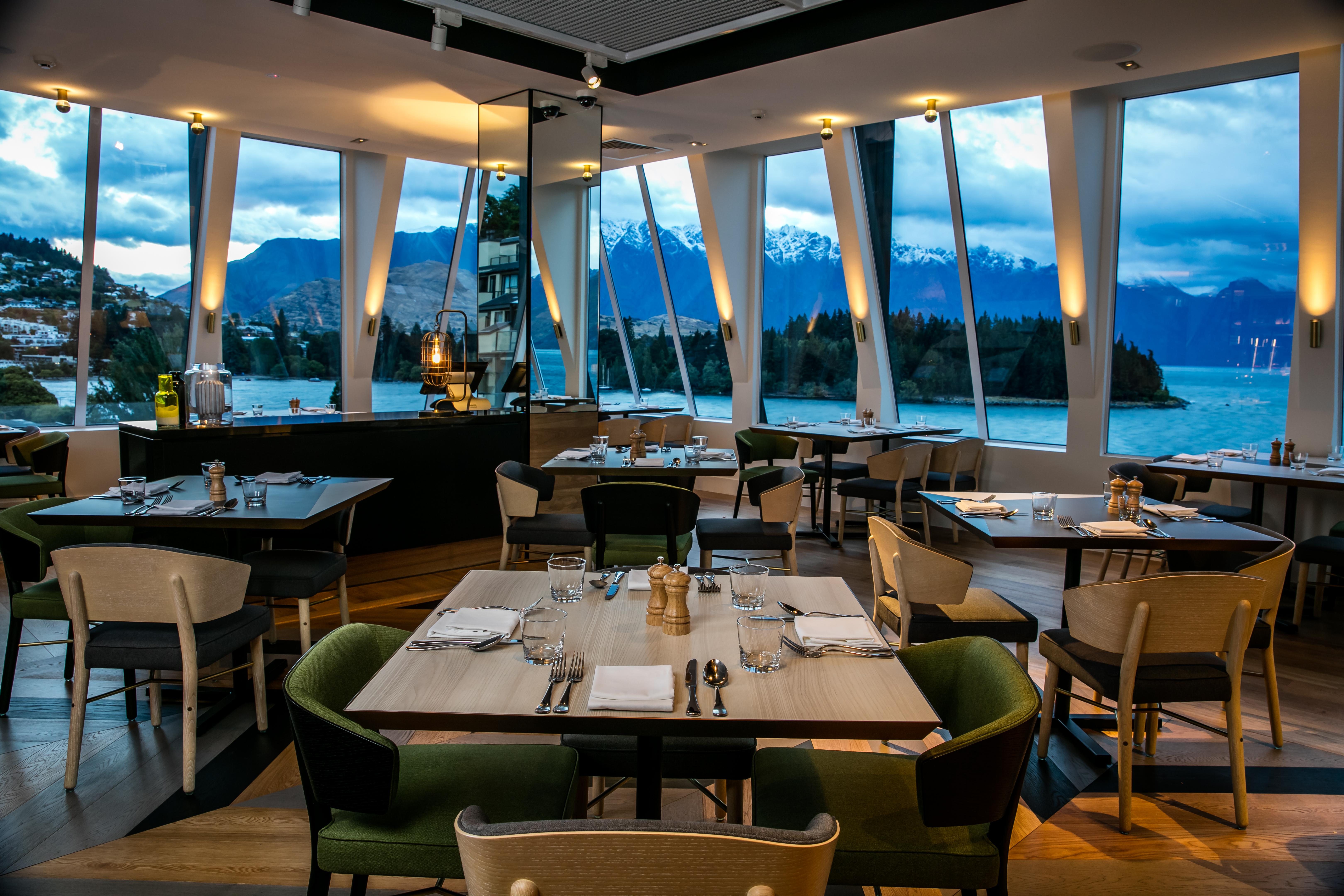 Qt Queenstown Exteriör bild The restaurant