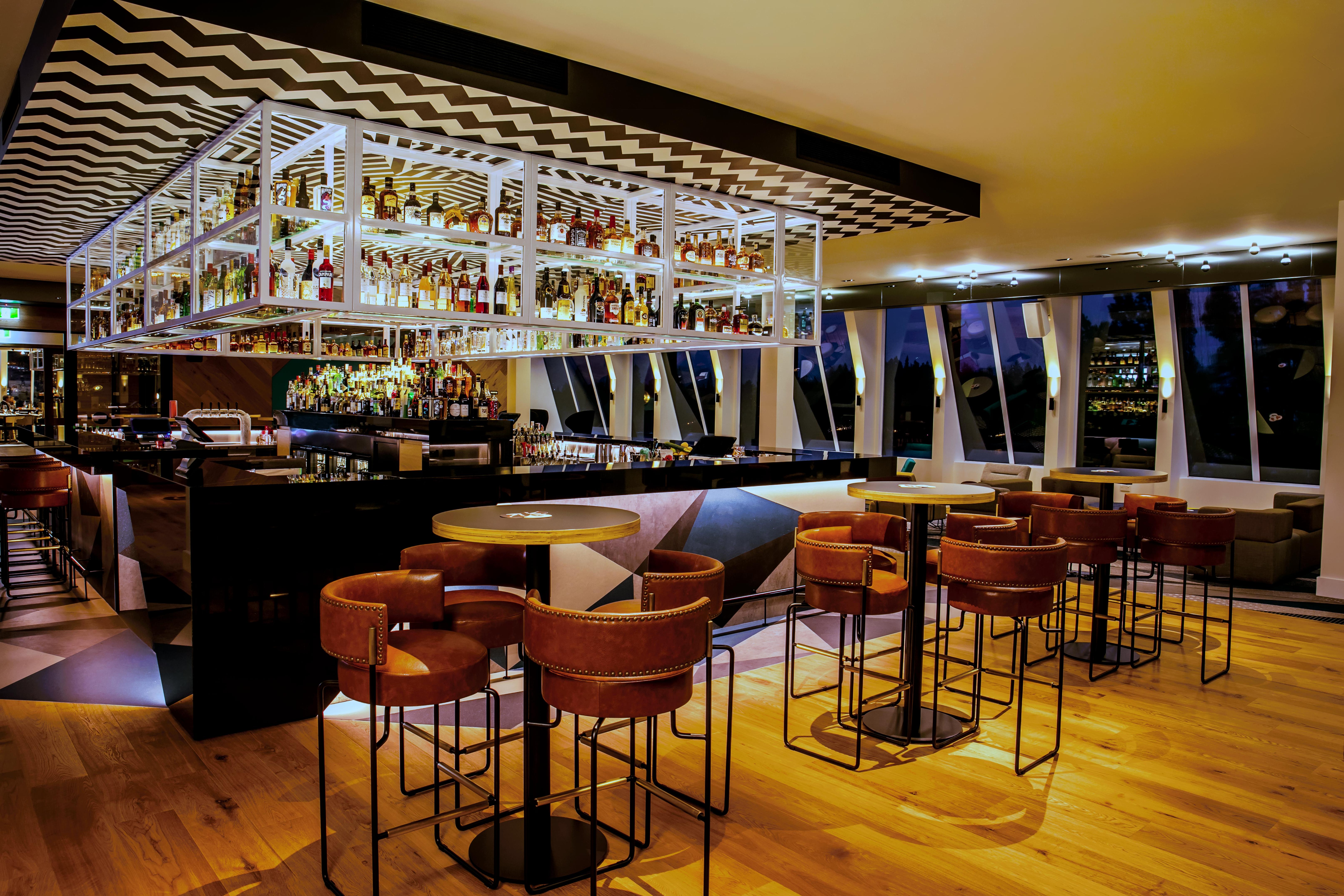 Qt Queenstown Exteriör bild The bar at the 12th floor