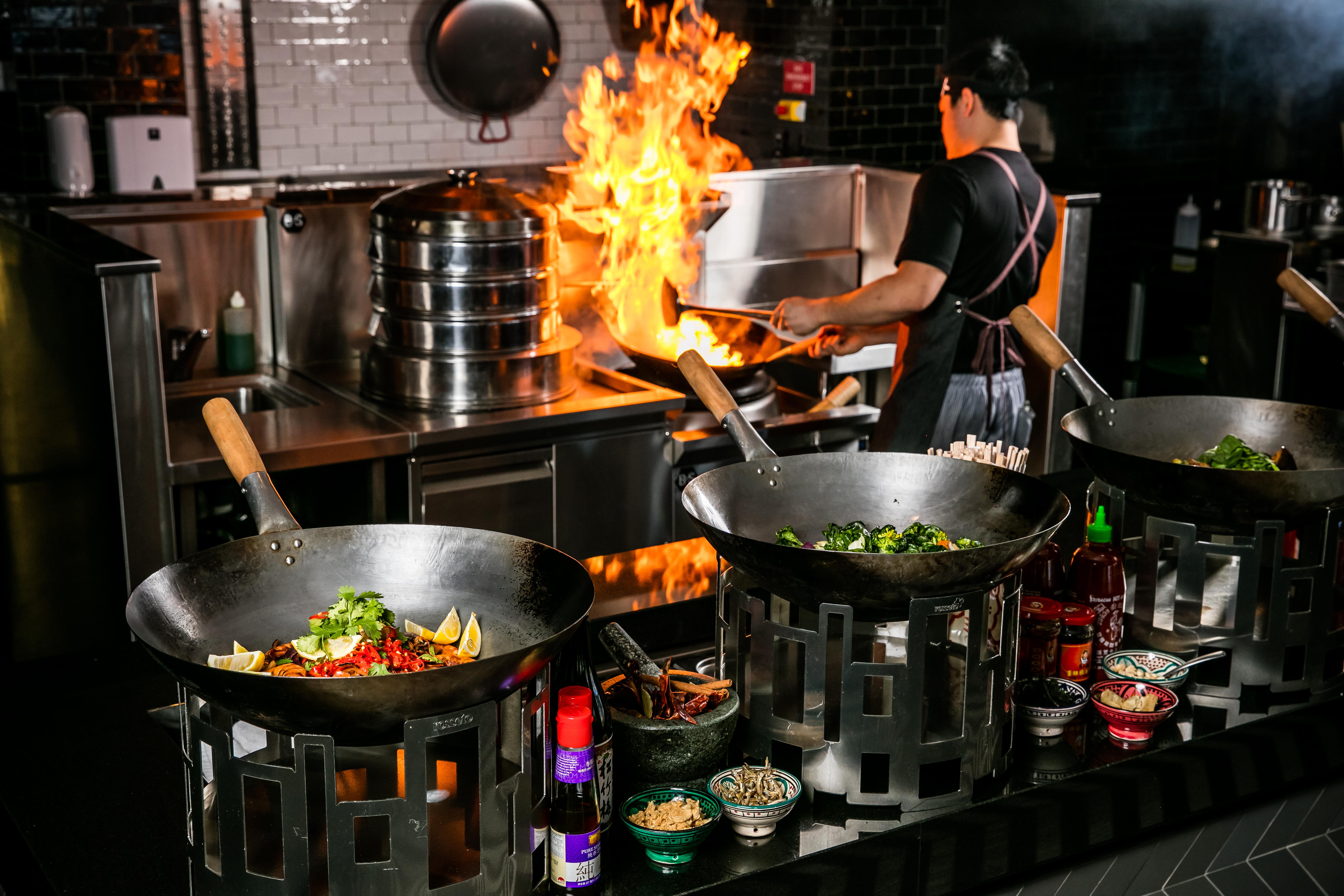 Qt Queenstown Exteriör bild A wok being used in a restaurant kitchen