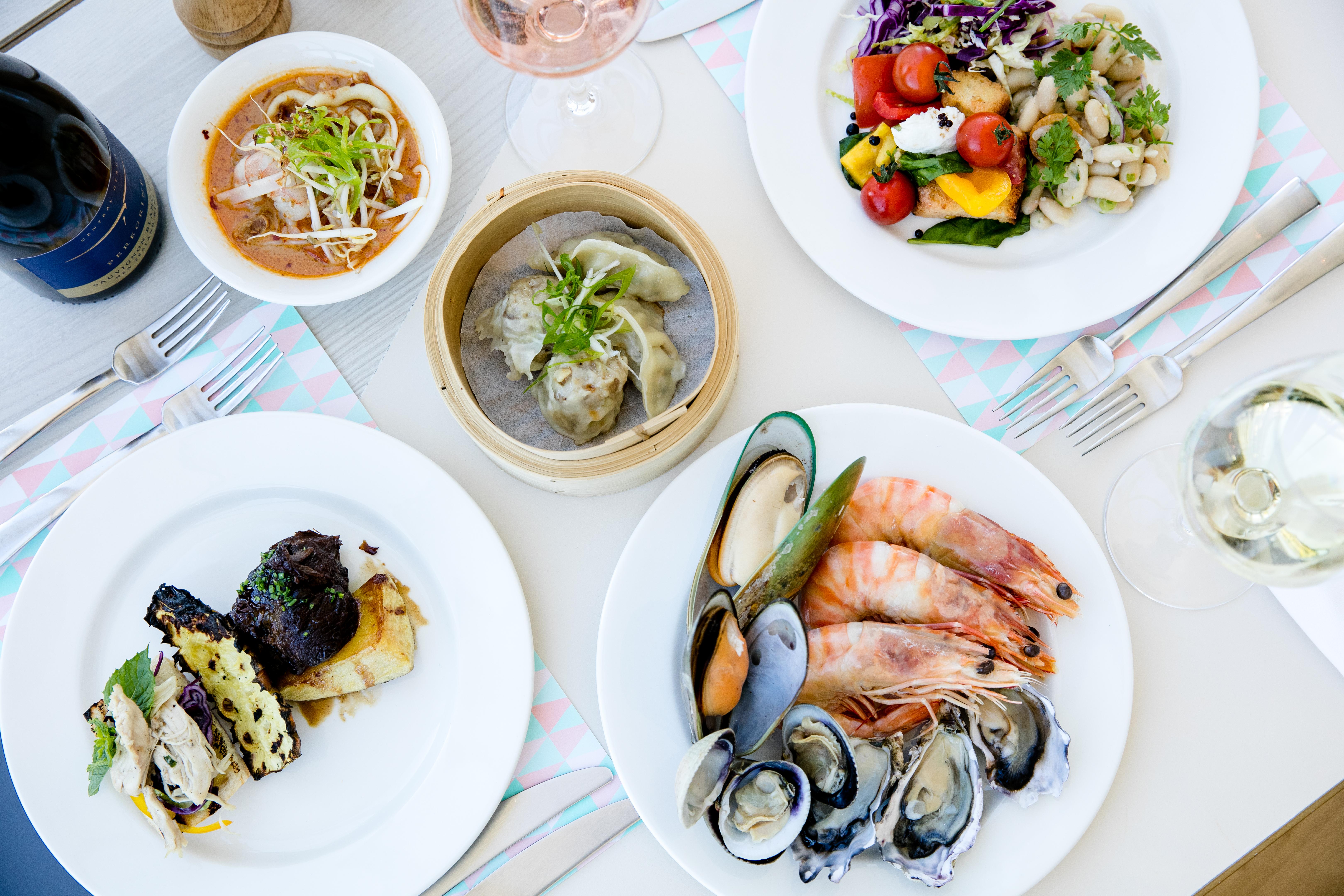 Qt Queenstown Exteriör bild A selection of dishes at the restaurant